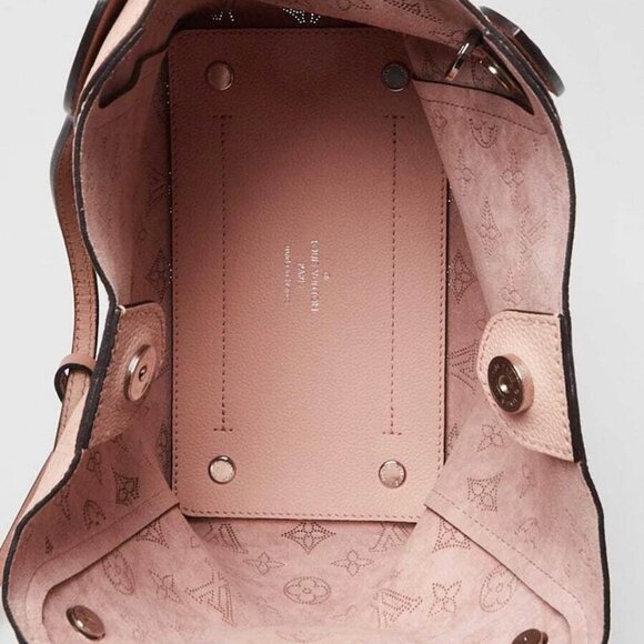 Louis Vuitton Magnolia Monogram Mahina Leather Hina PM Bag w/o Strap - Picture 10 of 12